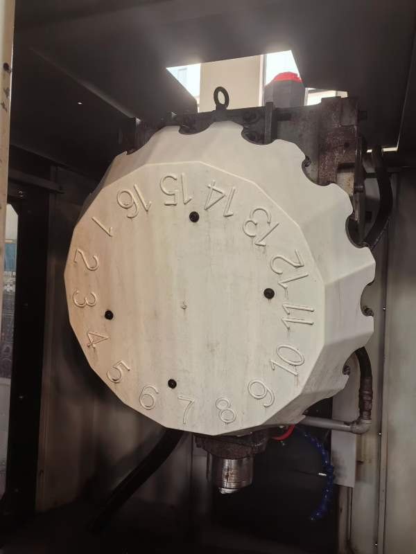 同款四台京元500钻攻中心，16把刀，主轴20000转，发那.