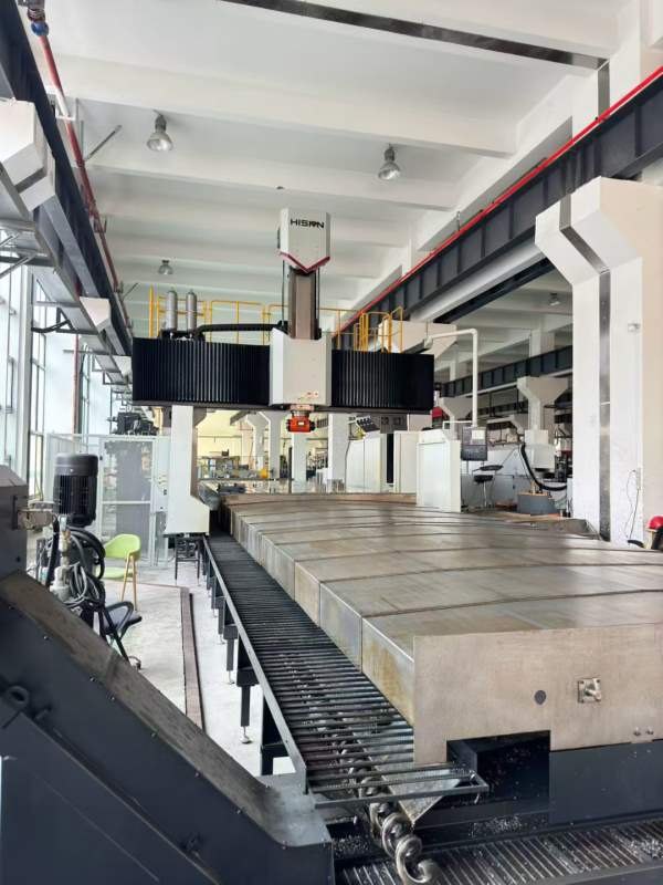 准新海天8036龙门加工中心，BT50齿轮头工作台3米8米，.