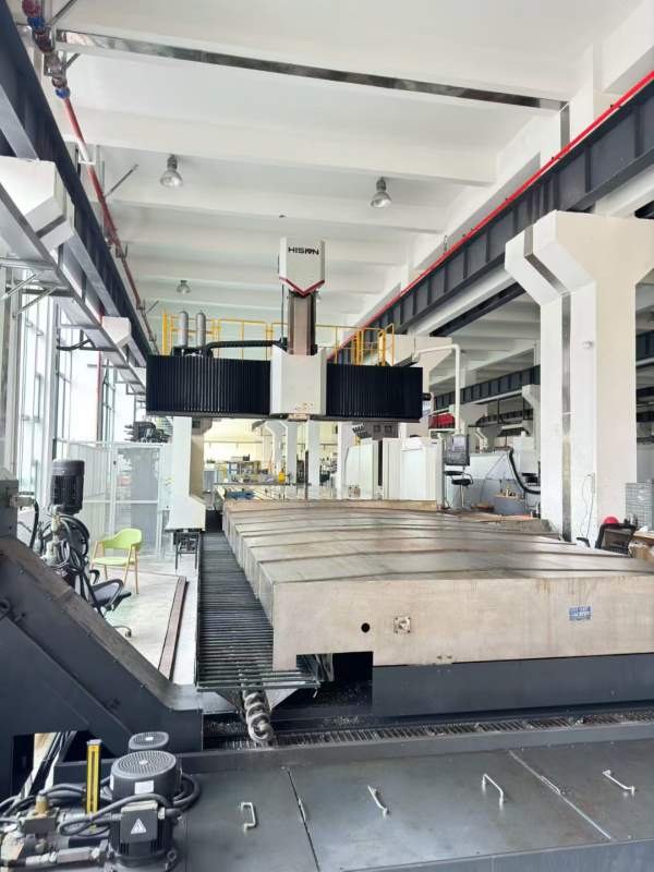 准新海天8036龙门加工中心，BT50齿轮头工作台3米8米，.