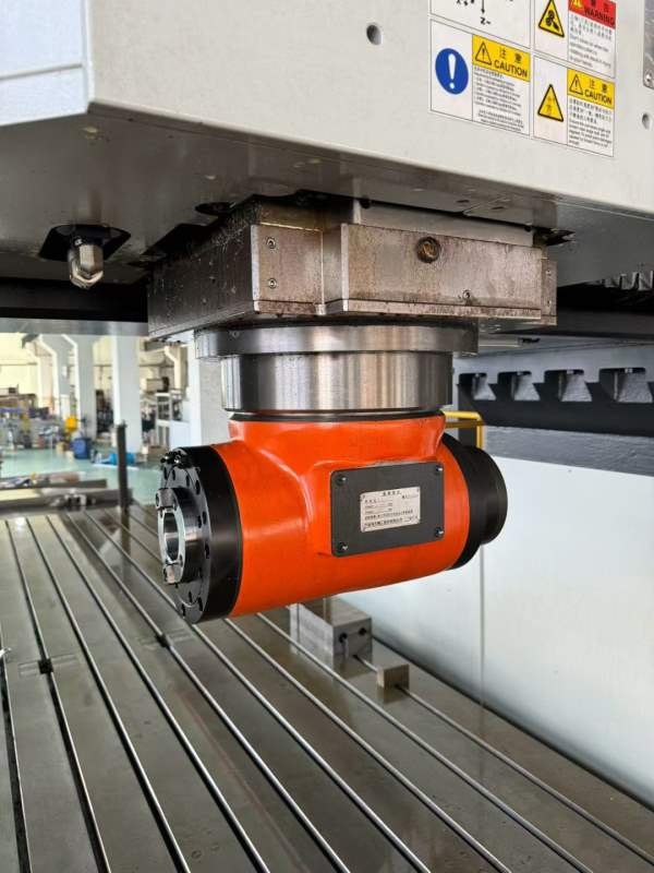 准新海天8036龙门加工中心，BT50齿轮头工作台3米8米，.