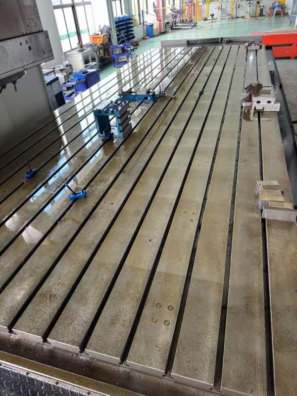 准新海天8036龙门加工中心，BT50齿轮头工作台3米8米，.