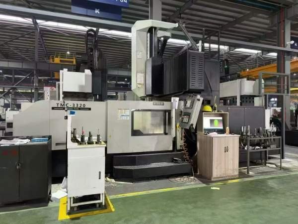 后一个台湾大金3320龙门加工中心，工作台3X1.7米，门.