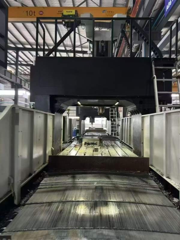 后一个台湾大金3320龙门加工中心，工作台3X1.7米，门.