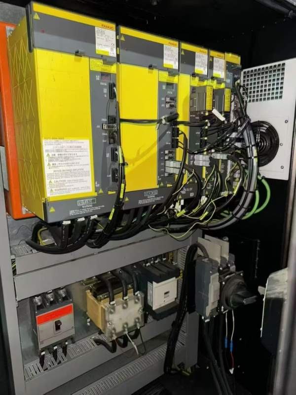 后一个台湾大金3320龙门加工中心，工作台3X1.7米，门.