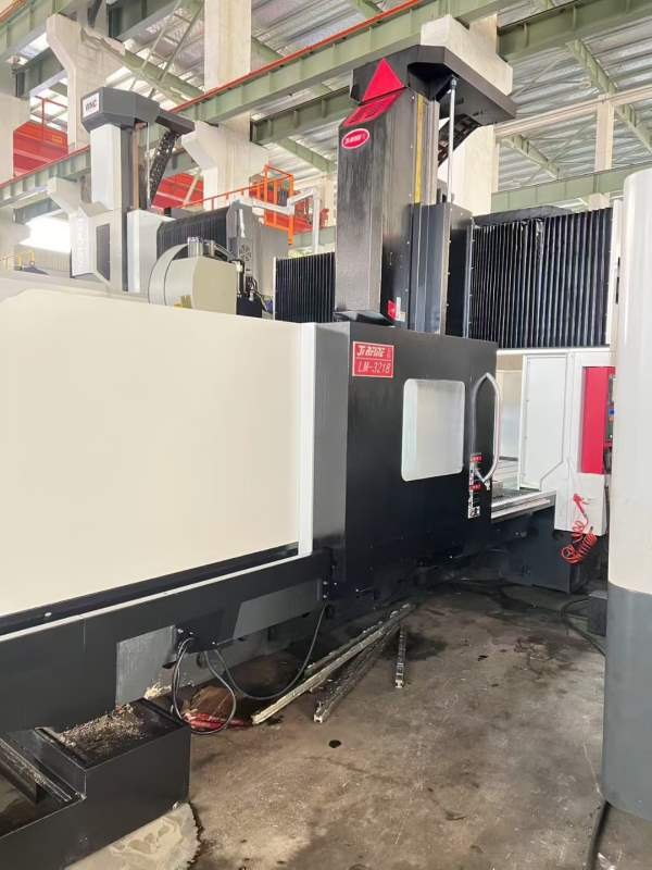 刚刚到货乔峰3218龙门加工中心，工作台3米1.5米，过龙.