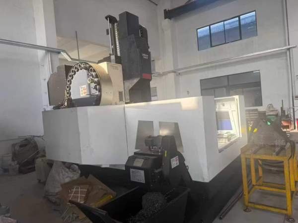 台群1220门龙加工中心三滚轴柱线轨发那科0i-FMplus系.