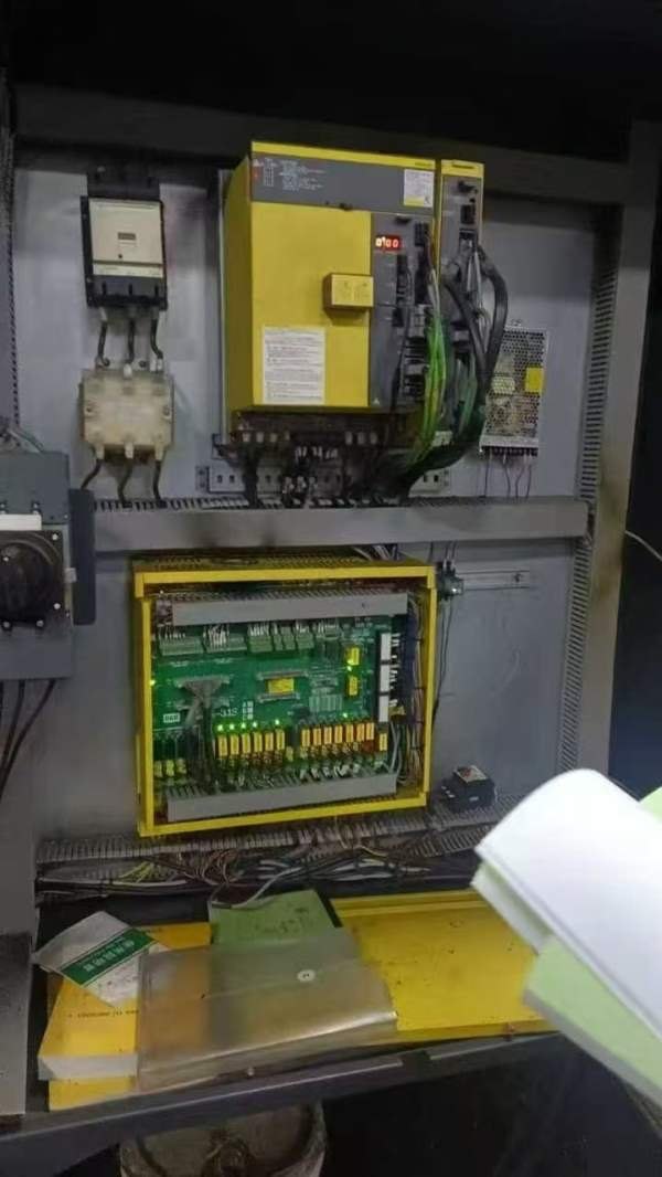 斌盛2013龙门加工中心，两线一硬，带刀臂式刀库，发那.