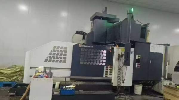 斌盛2013龙门加工中心，两线一硬，带刀臂式刀库，发那.