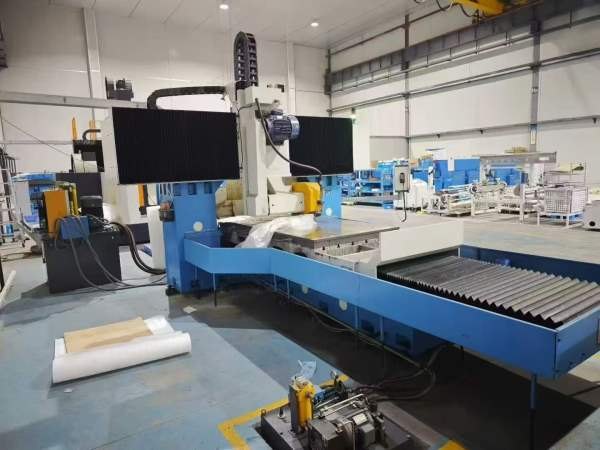 溧阳工厂还有一台杭州2512龙门平面磨工作台2500/1250.