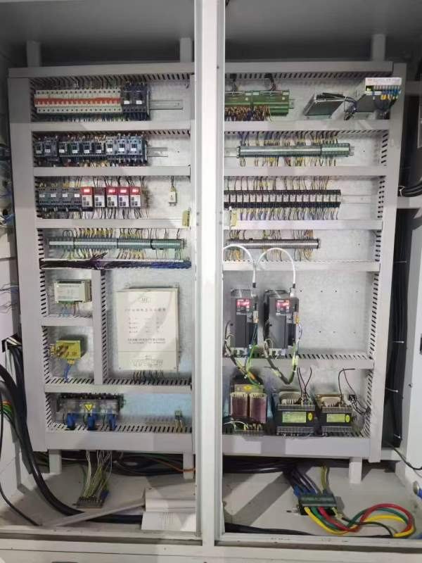 溧阳工厂还有一台杭州2512龙门平面磨工作台2500/1250.