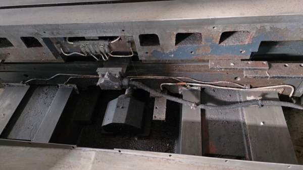 杭州友佳1100立式加工中心，BT40三轴硬轨机，刀库24把.