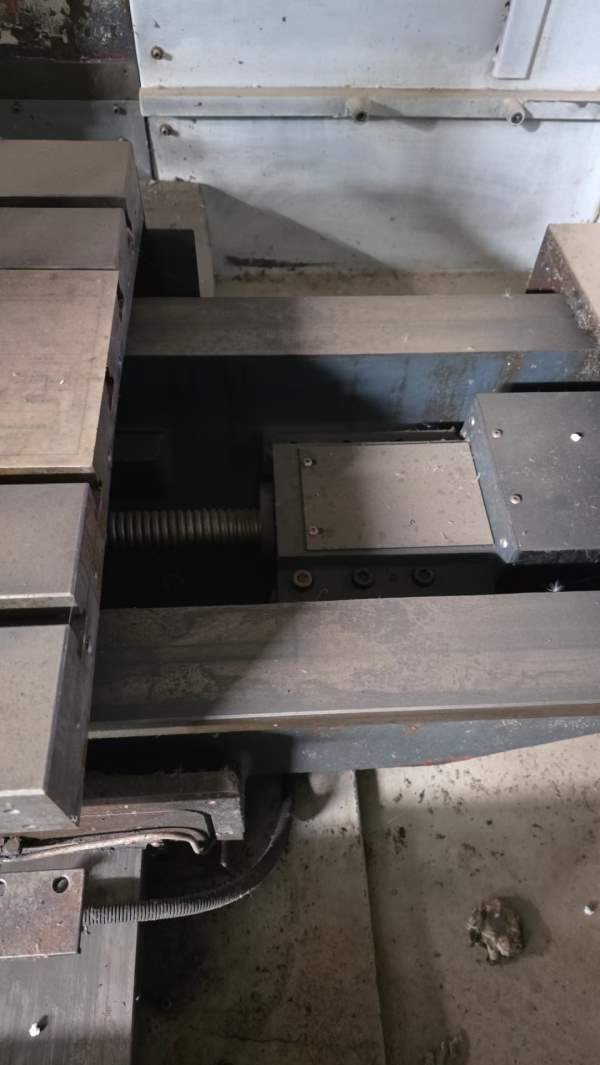 杭州友佳1100立式加工中心，BT40三轴硬轨机，刀库24把.