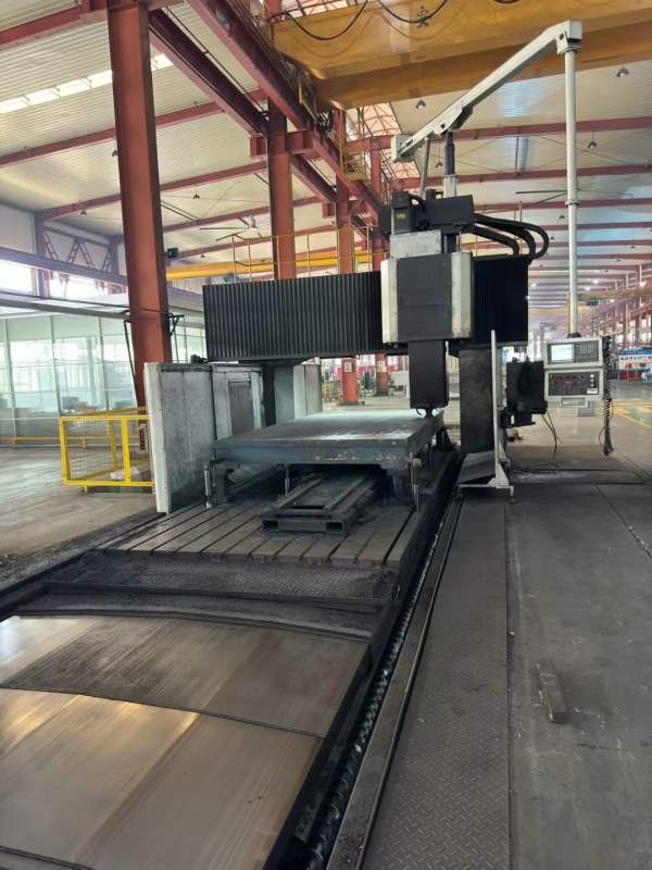 亚威6米龙门，工作台2.4米6米，门宽2.7米，门高1.5米.