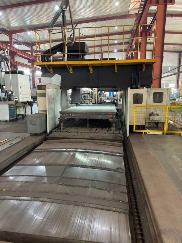 亚威6米龙门，工作台2.4米6米，门宽2.7米，门高1.5米.