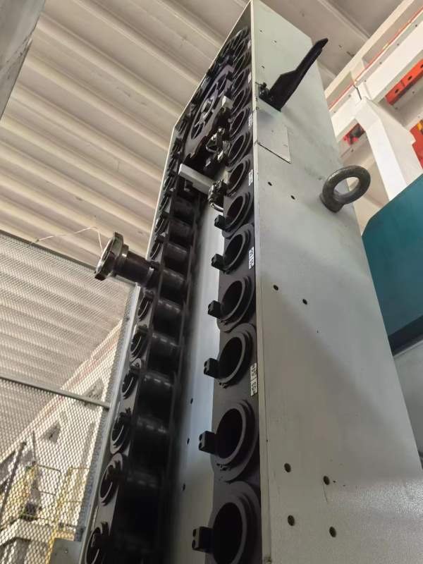 意大利帕马130数控镗床工作台参数：工作台2200/1800轴.