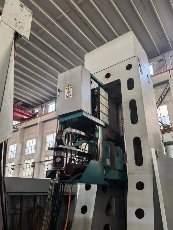 意大利帕马130数控镗床工作台参数：工作台2200/1800轴.