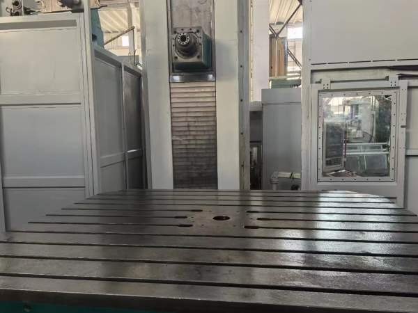 意大利帕马130数控镗床工作台参数：工作台2200/1800轴.