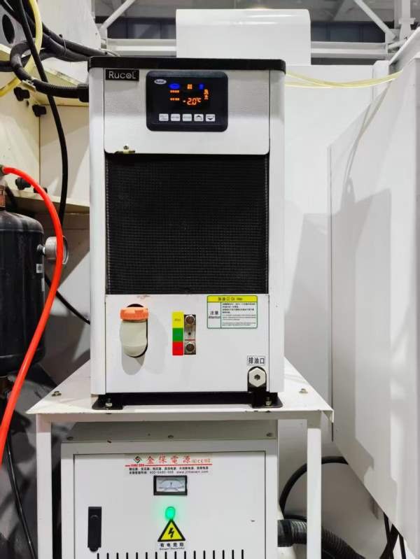 新到一台2022年厚道VF138加工中心，三菱M80系统，BT40.