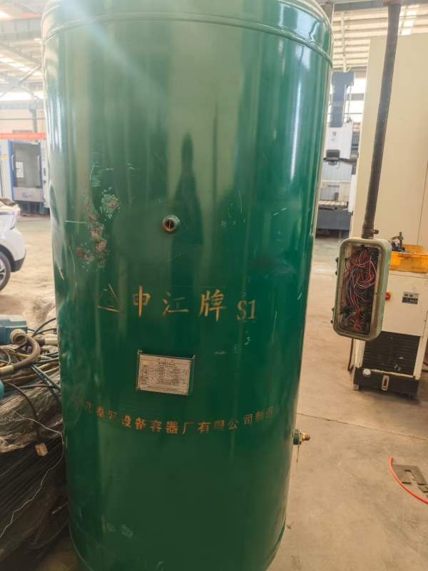 空压机一套，想要的朋友联系