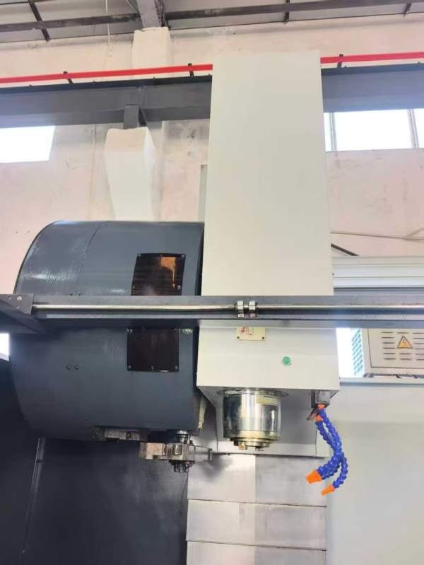 沈阳1370，主轴BT50齿轮箱两线一硬轨道，24把刀库带链.