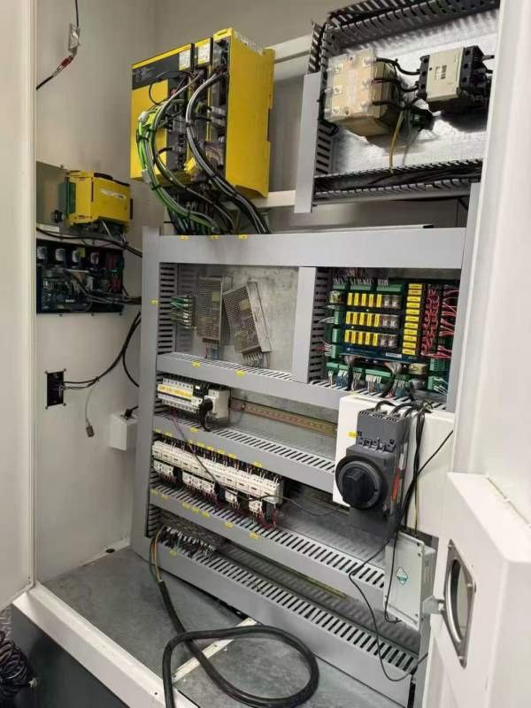 德将630单工位卧加工作台一度一分，三轴重型线軌，BT5.