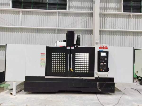 新到一台2021年东莞友凯两米立式加工中心，三菱M80系.