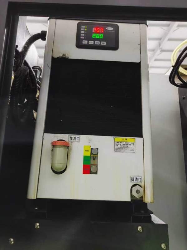 新到一台2021年东莞友凯两米立式加工中心，三菱M80系.