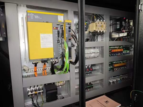 使用几百小时，2023年国盛lHT1031数控车床、发那科Plu.