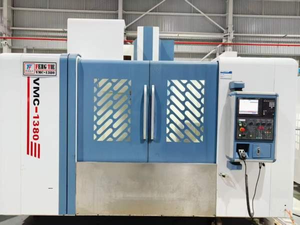 新到一台2023年台湾峰铁1380四轴加工中心，台湾潭佳32.