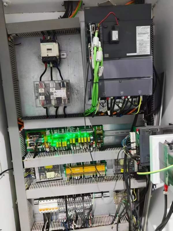 新到一台2023年台湾峰铁1380四轴加工中心，台湾潭佳32.