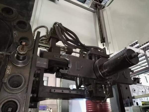 海天卧式镗铣100H海天1米卧加一台，型号:HTM-100H/d .