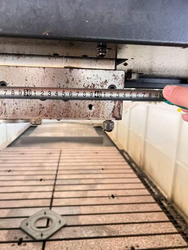 纽威PM3080HZ。工作台3X8米，门宽3.8米，门高1.6米，.