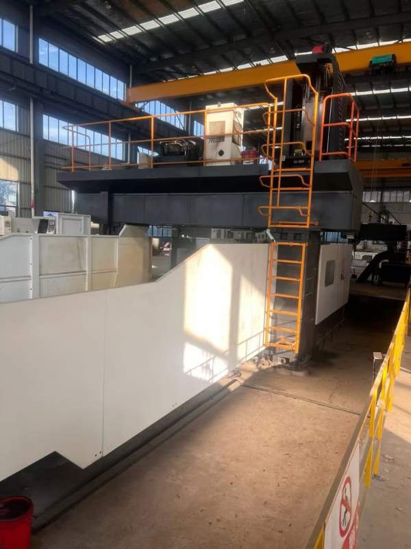 纽威PM3060HZ。工作台3X6米，门宽3.8米，门高1.6米。.