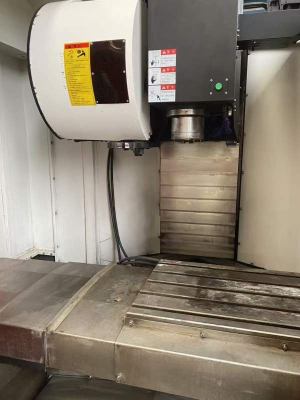 年底清货同款两台华佑850加工中心，三线轨，BT40主轴8.