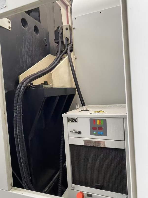 年底清货同款两台华佑850加工中心，三线轨，BT40主轴8.