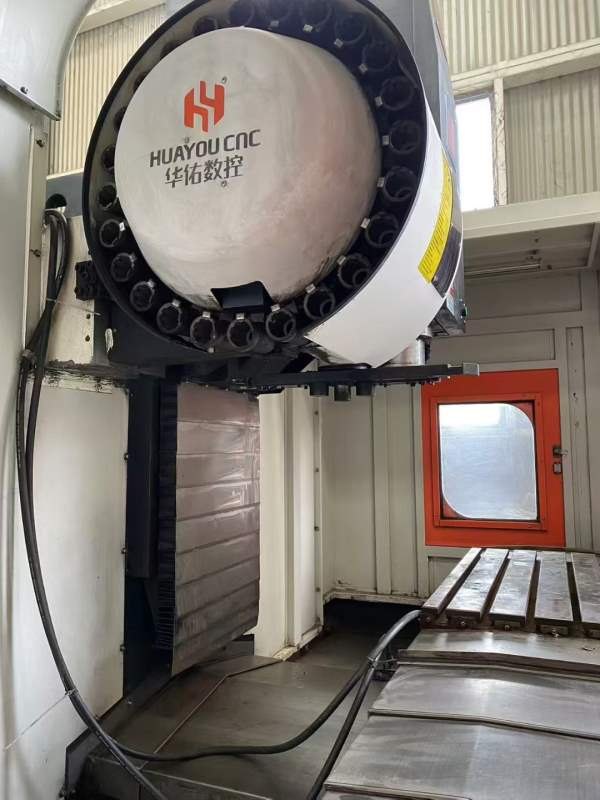 年底清货同款两台华佑850加工中心，三线轨，BT40主轴8.