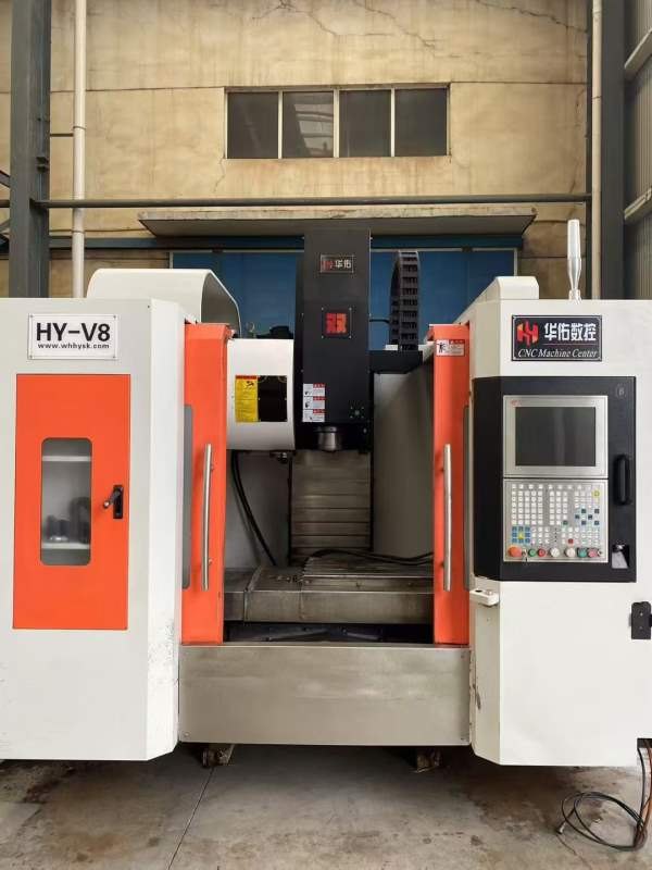 年底清货同款两台华佑850加工中心，三线轨，BT40主轴8.