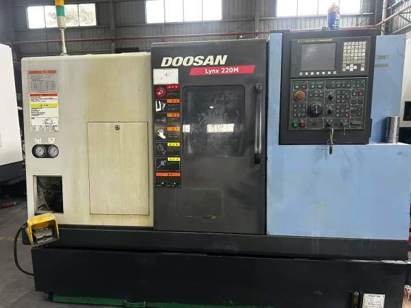 韩国原装斗山220m车铣复合，满刀座 送四个动力刀，3个.