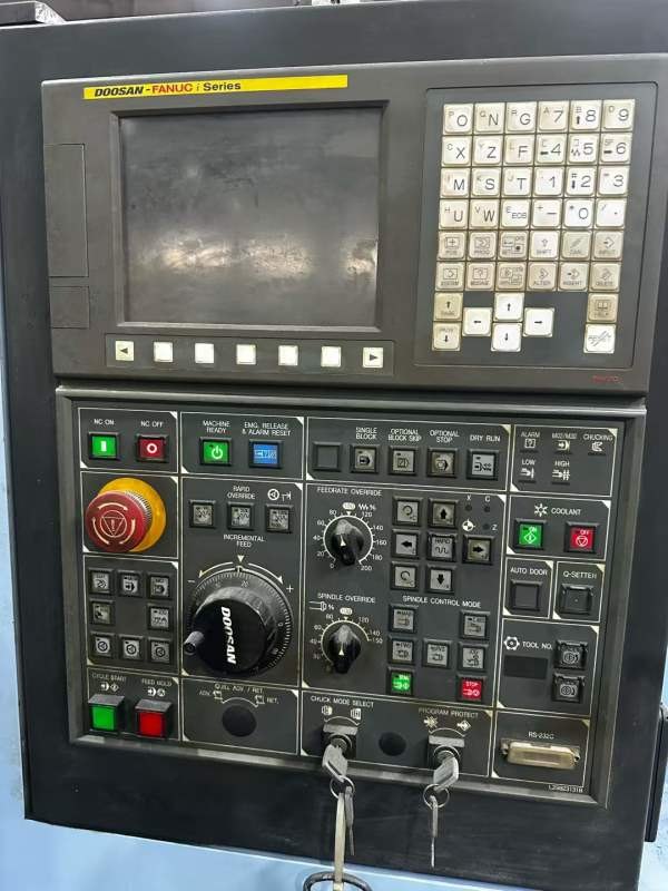 韩国原装斗山220m车铣复合，满刀座 送四个动力刀，3个.