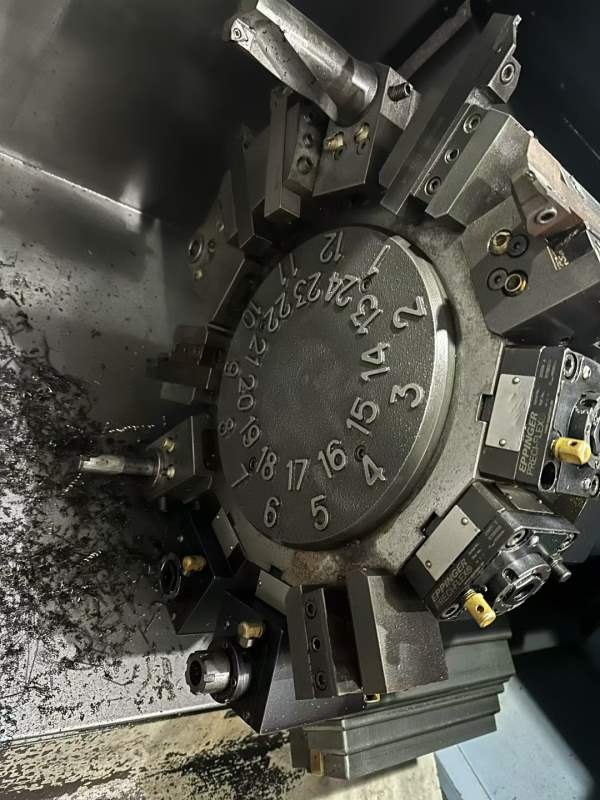 韩国原装斗山220m车铣复合，满刀座 送四个动力刀，3个.