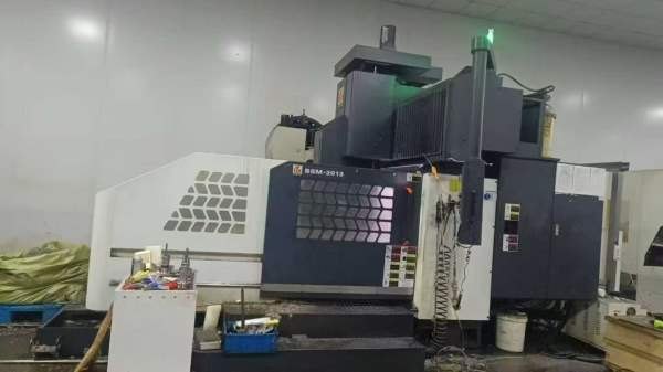 在位出售两线一硬2013龙门加工中心，发那科MF系统，刀.