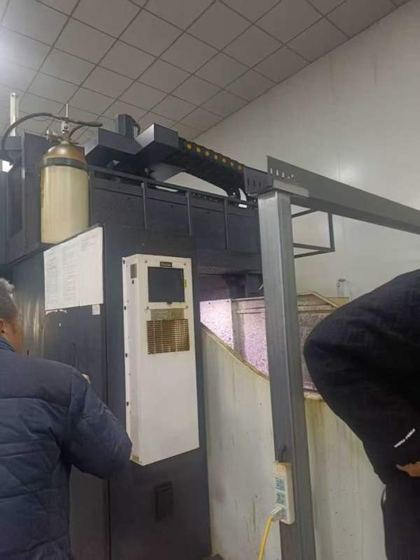 在位出售两线一硬2013龙门加工中心，发那科MF系统，刀.