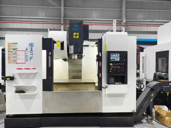 2024年江苏玛吉特1370加工中心，BT50主轴带中心出水，.