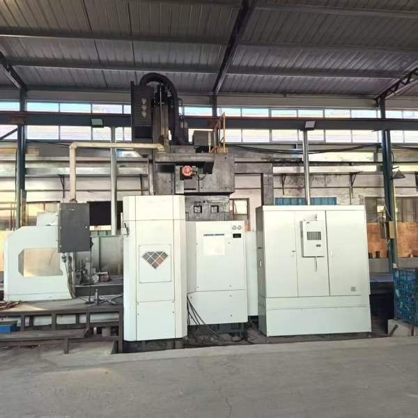 刚买下海天6米龙门，BT50齿轮箱主轴，工作台26米，门.