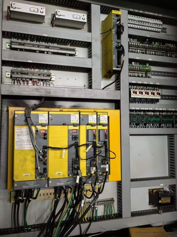 刚买下海天6米龙门，BT50齿轮箱主轴，工作台26米，门.