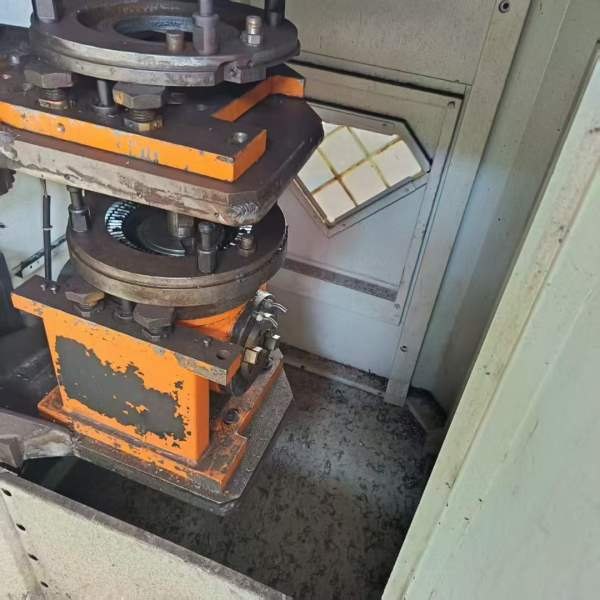 刚买下海天6米龙门，BT50齿轮箱主轴，工作台26米，门.