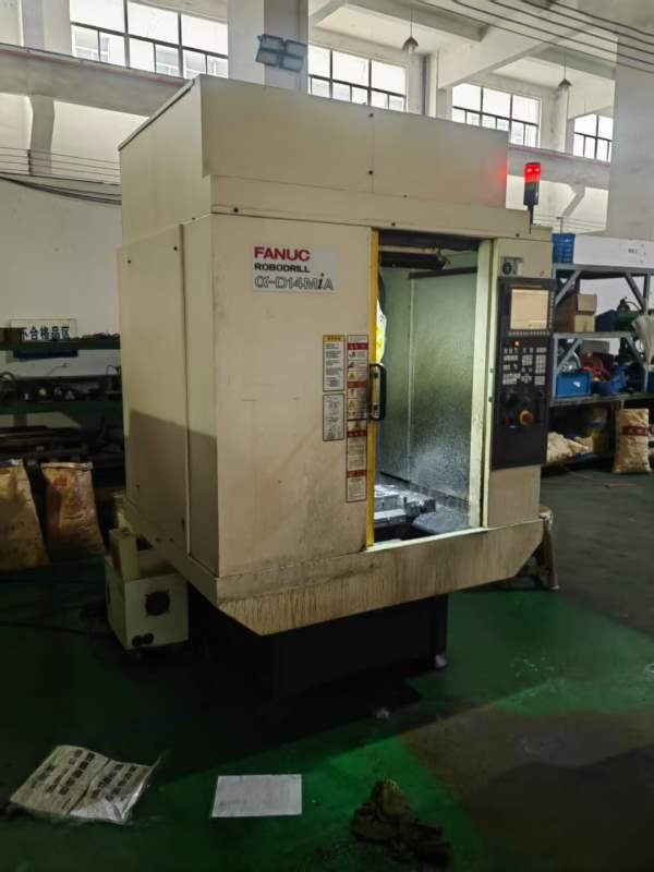 刚刚买下2015年发那科钻攻中心，14把刀，精度如新机，.