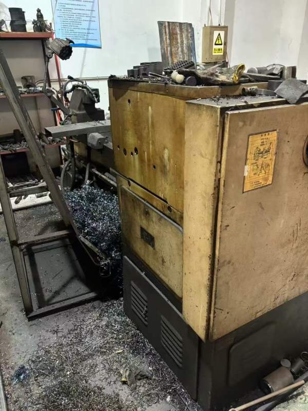 两台沈阳61501米车床批发，无锡提货