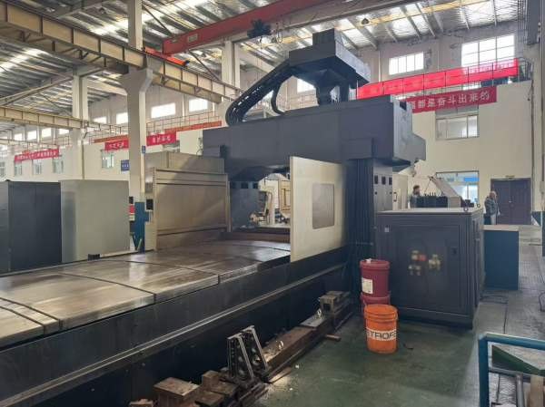 10年威立521龙门，工作台2米5米，门宽2.3米，门高1.1.