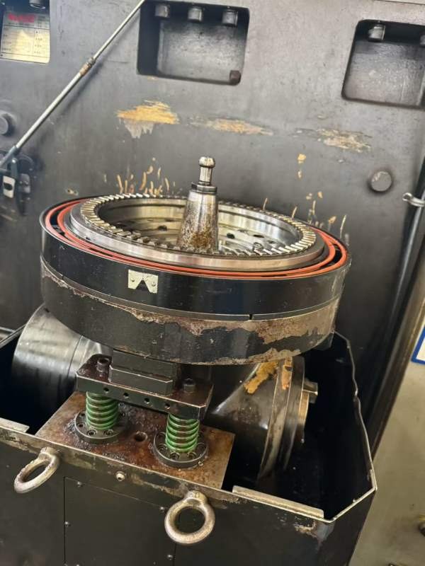 10年威立521龙门，工作台2米5米，门宽2.3米，门高1.1.